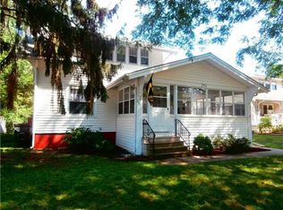 251 Johnson Ave NW, Cedar Rapids, IA 52405
