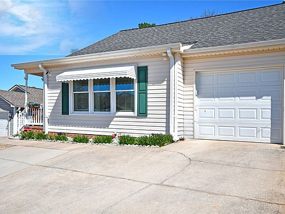 4th image of 103 Baldwin Pl