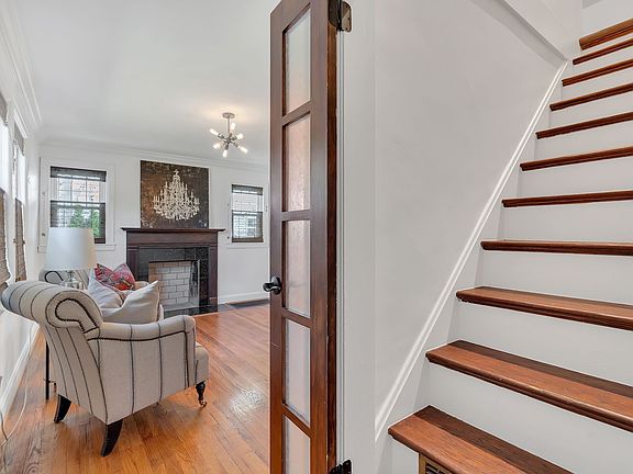 5th image of 2932 Primrose Cir