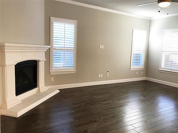 3rd image of 820 Snyder Dr