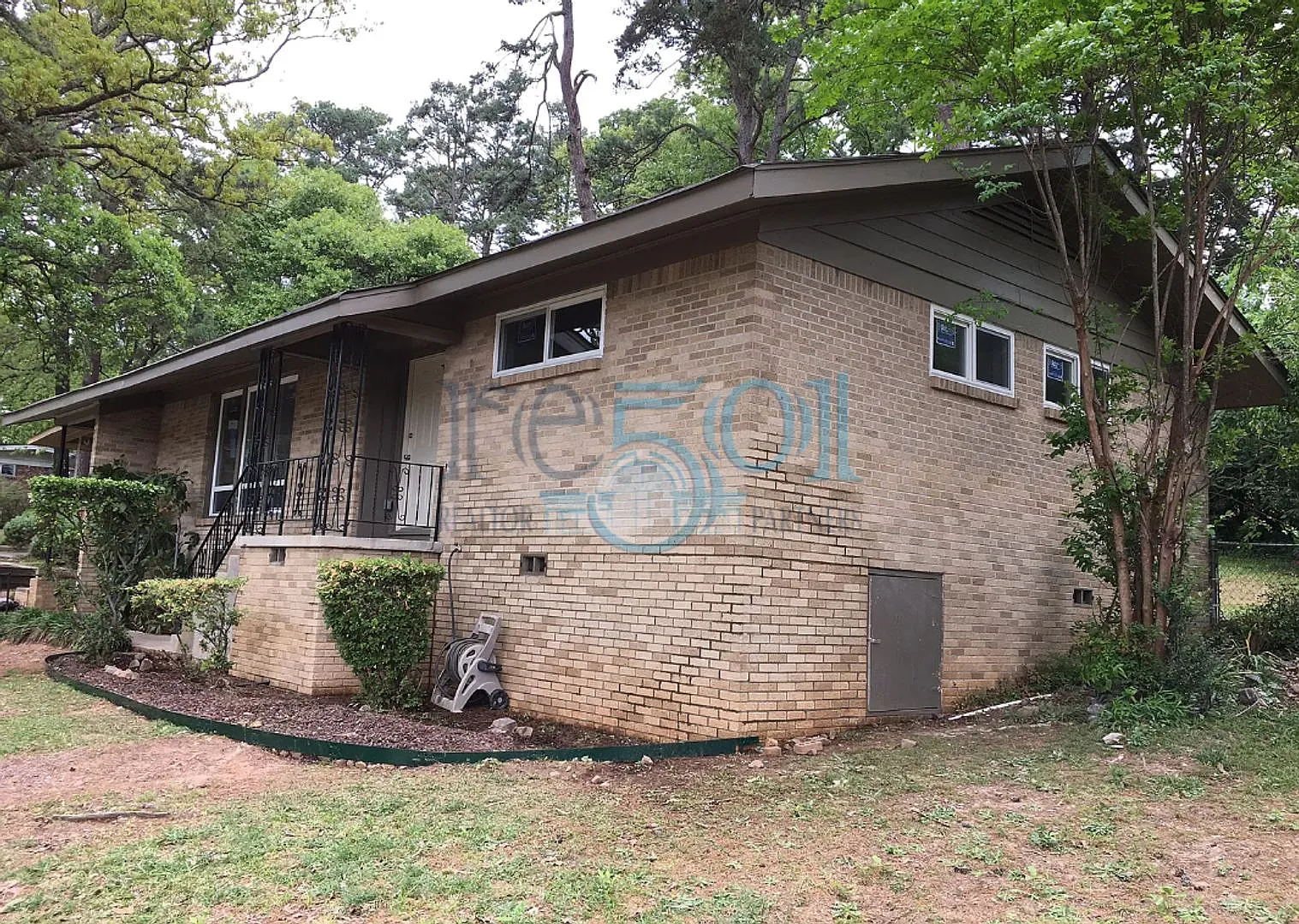 Fantastic Find in the Broadmoor Area! Don't miss out! — Photo 2