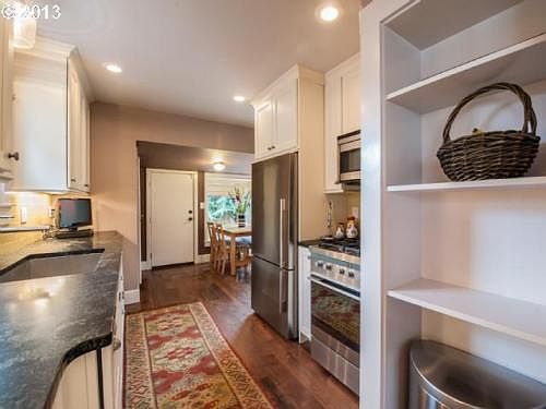 5th image of 7028 SE Woodstock Blvd