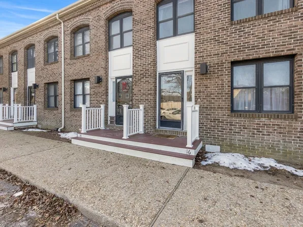 33 Maplewood Ave APT 16, Gloucester, MA 01930