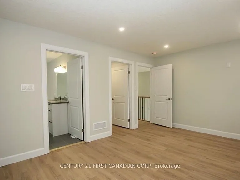 2269 Southport Cres #UPPER — Photo 11