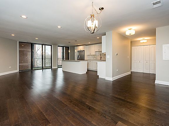 2nd image of 123 Acacia Dr Unit 305