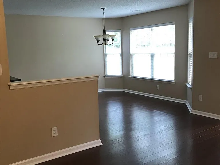 110 Bridgeway Ln — Photo 4