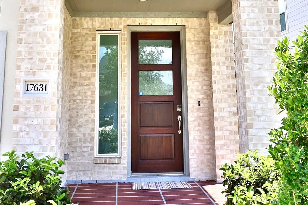 4 bed, 3.0 bath, 2425 sqft, $2,800 — Photo 2