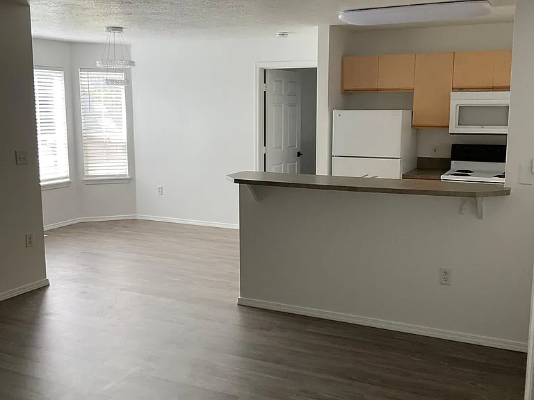 187 N Avenger Ln #201 — Photo 4