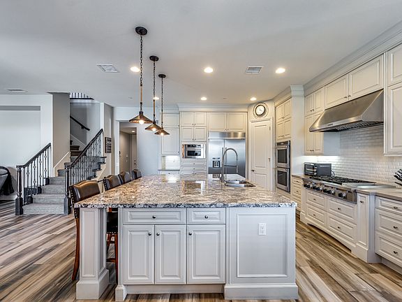 5th image of 7377 Woods Ct