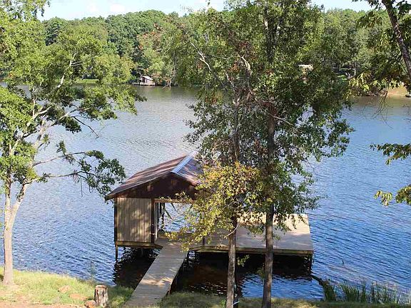 3rd image of 1285 S Lake Dr
