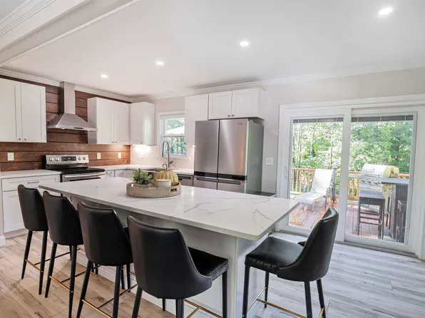 190 Main Street, Sandown, NH 03873