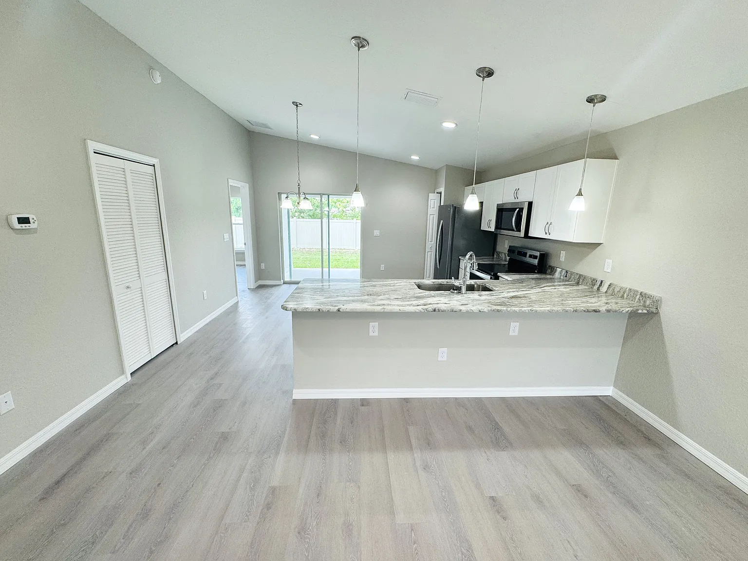 3 bed, 1181 sqft, $1,700 — Photo 2