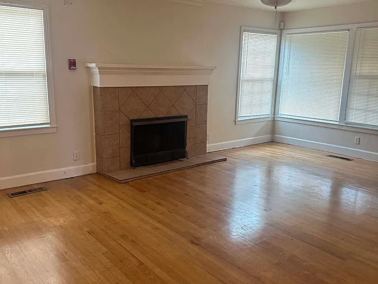 3560 N Delaware Ave — Photo 14