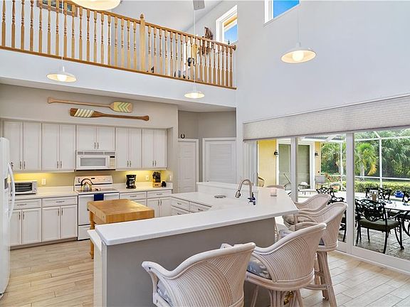4th image of 901 Waters Edge Dr