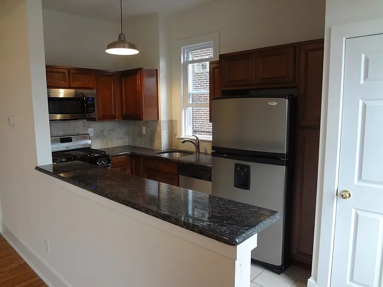 1914 Spring Garden St #3F — Photo 4