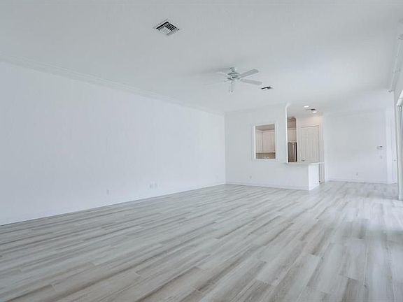 5th image of 122 Marlberry Cir