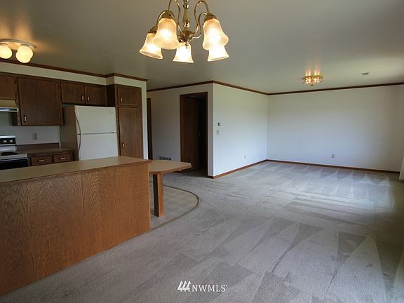 3rd image of 219 Judson St.