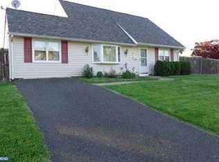 49 Prunewood Rd, Levittown, PA 19056