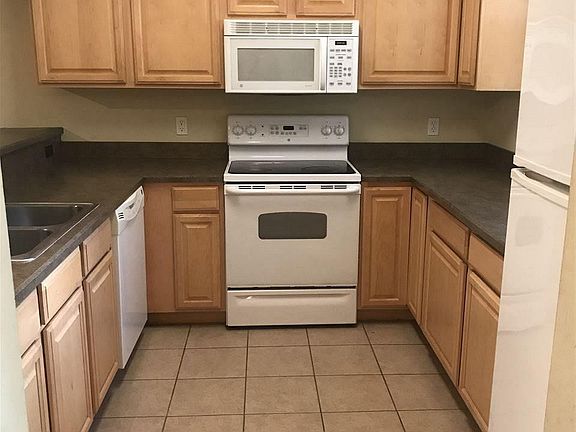 5th image of 820 NW 19th Ave APT A
