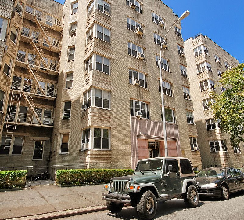 2nd image of 120 Bennett Ave APT 1M