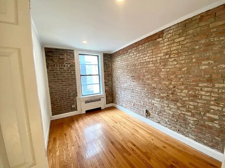 338 Lexington Ave #4R — Photo 3