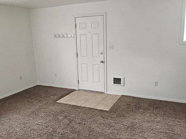 204 Lincoln St — Photo 4