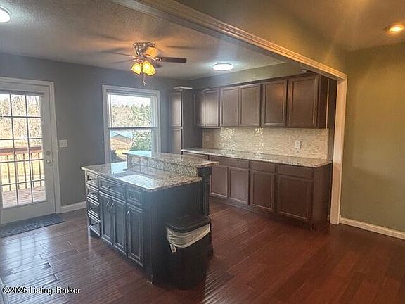 5th image of 212 Bluegrass Rd