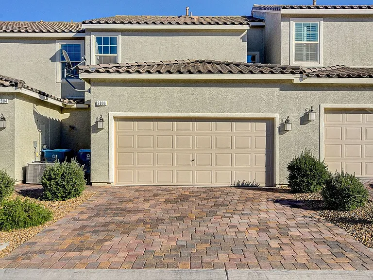 2806 Alenga St — Photo 4