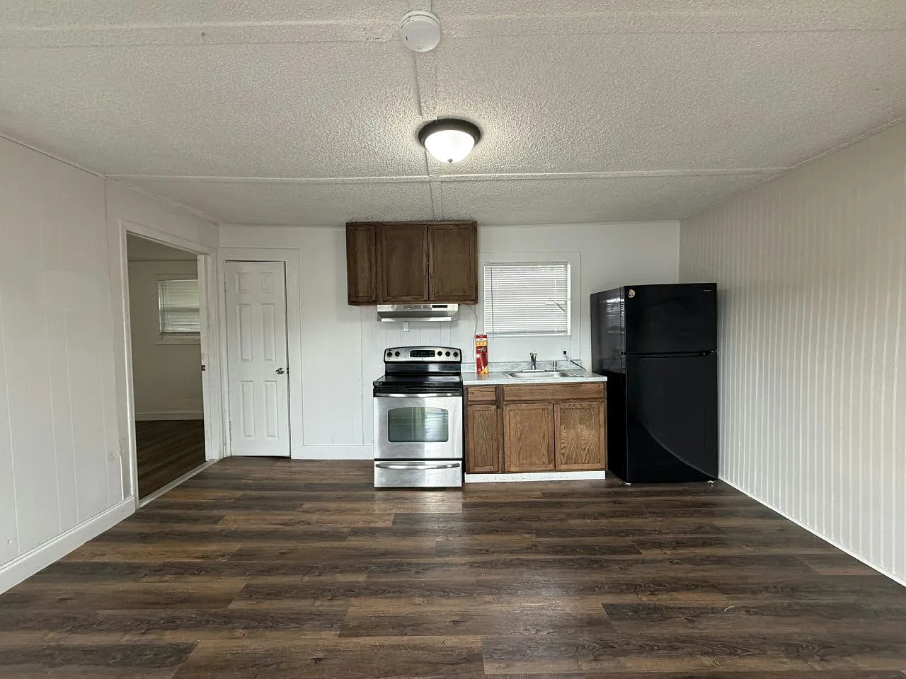 Leesburg Estates — Photo 3