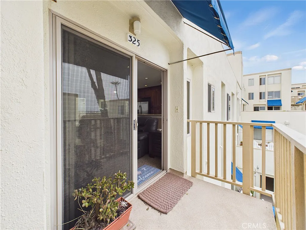 2 bed, 968 sqft, $7,000 — Photo 3