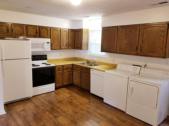 4th image of 170 Edgewood Dr #A