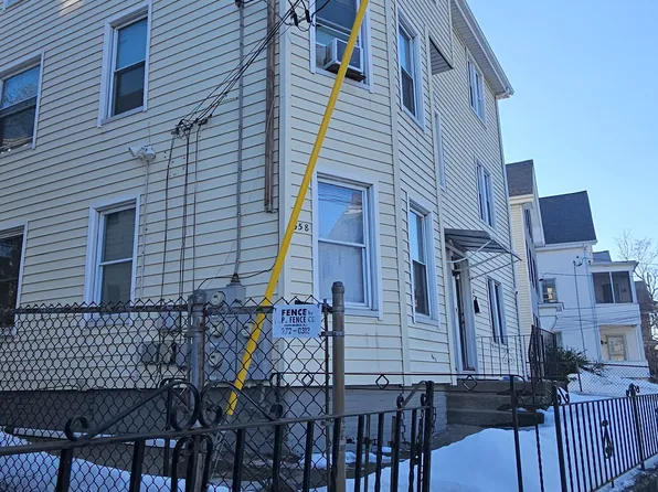 358-362 Weeden St #3, Pawtucket, RI 02860