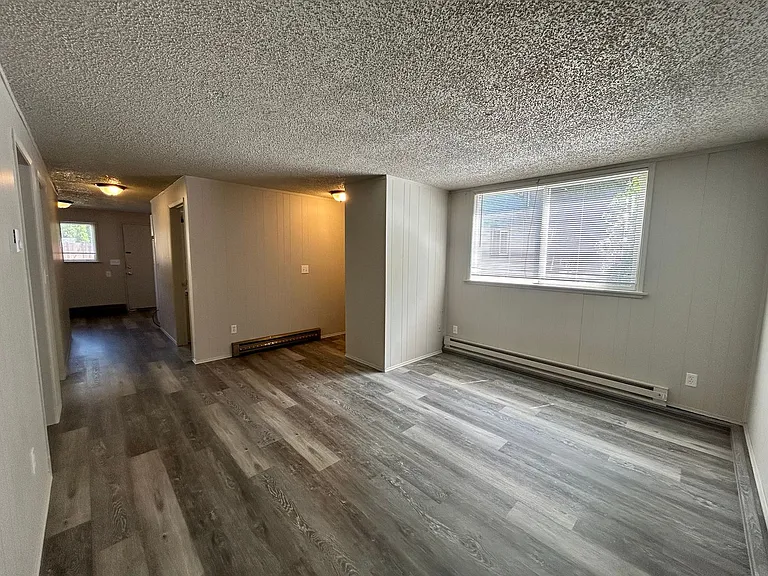 603 E 3rd Ave — Photo 7