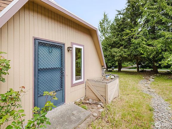 3rd image of 27299 Baywood Drive NE