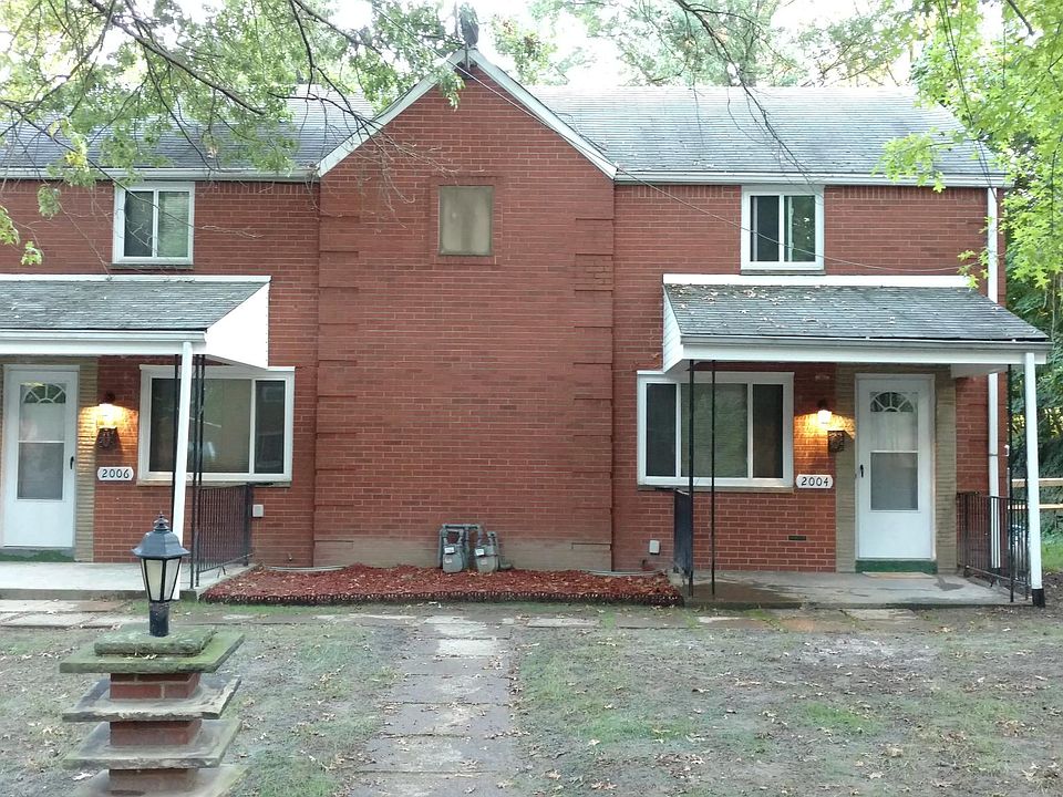 2004 is on the right side of the duplex