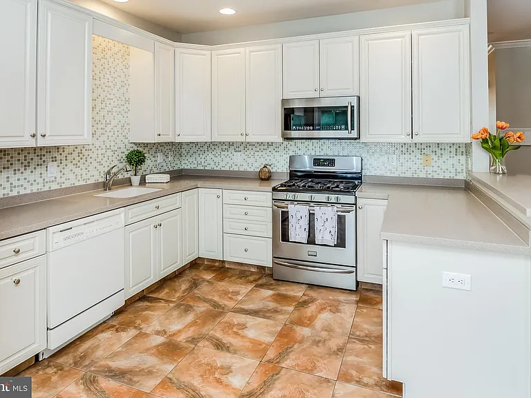 17 Lancaster Ct — Photo 15