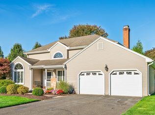 6 Whitney Ct, Cromwell, CT 06416