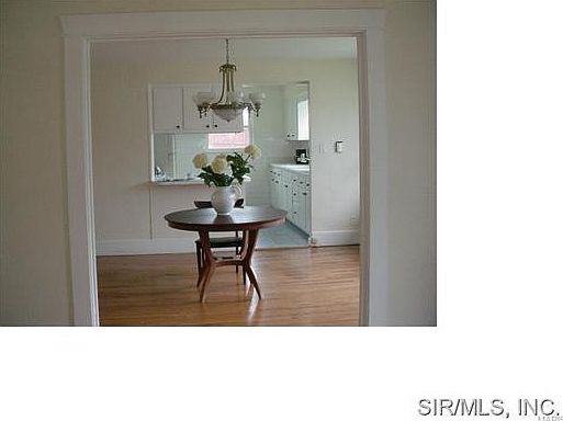 2nd image of 100 E Jennings Ave