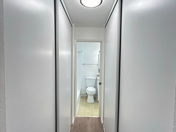 4040 8th Ave NE APT 204