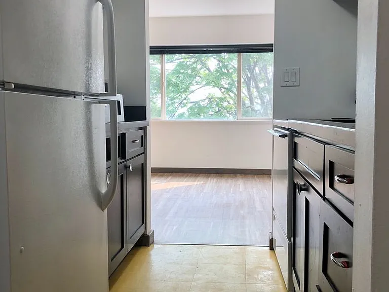 Bayview Apartments — Photo 25
