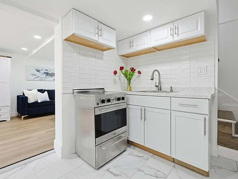 132 Sumner St — Photo 4