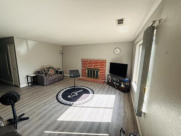 2nd image of 324 Barros St