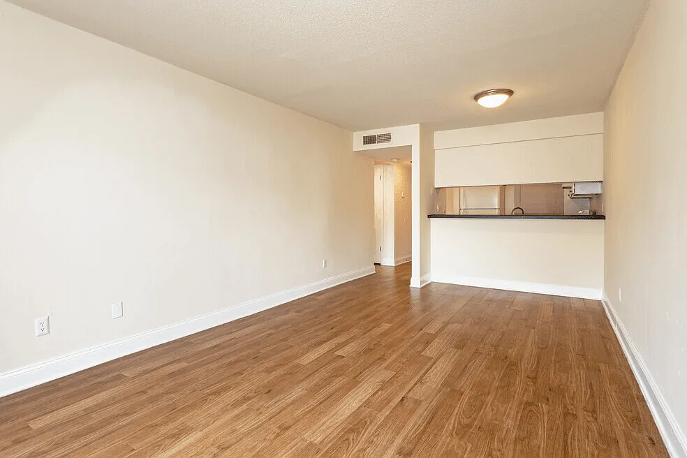 Oak Manor Apartment Homes — Photo 3