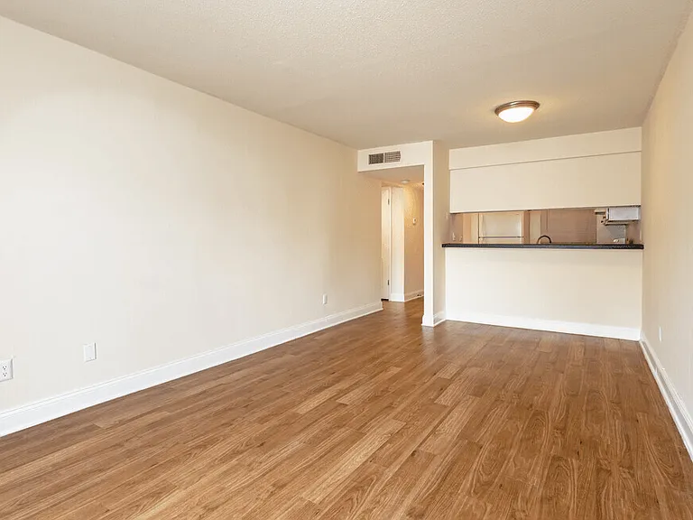 Oak Manor Apartment Homes — Photo 3
