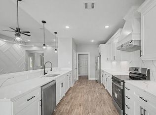 1220 Appaloosa Cir, Angleton, TX 77515