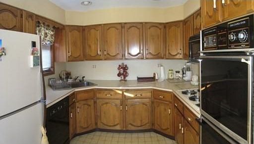 2nd image of 14 Trafalger Dr