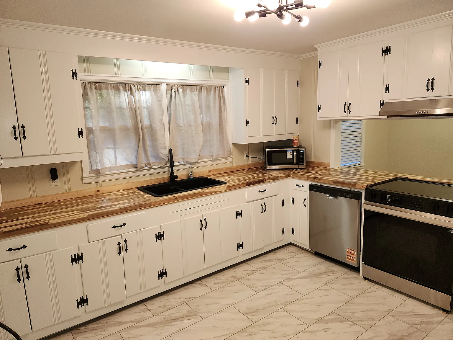 2 bed, 1085 sqft, $1,350 — Photo 4