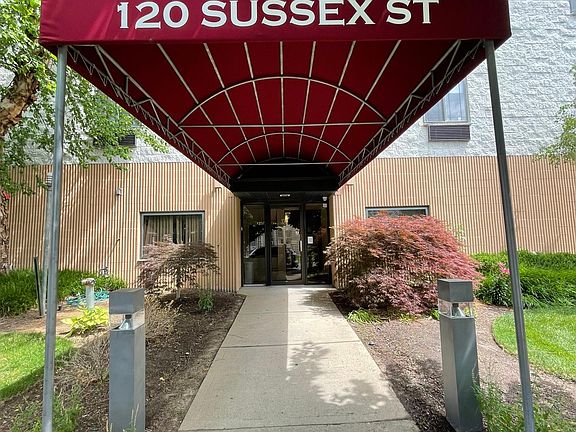 2nd image of 120 Sussex St APT 2A