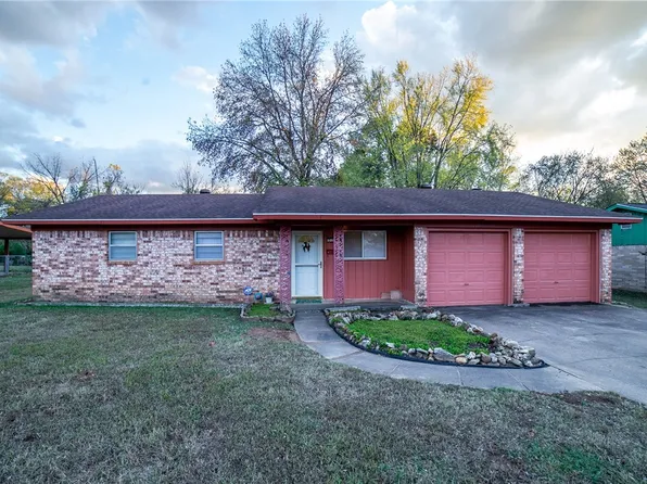 215 Sanders Ave, Springdale, AR 72764