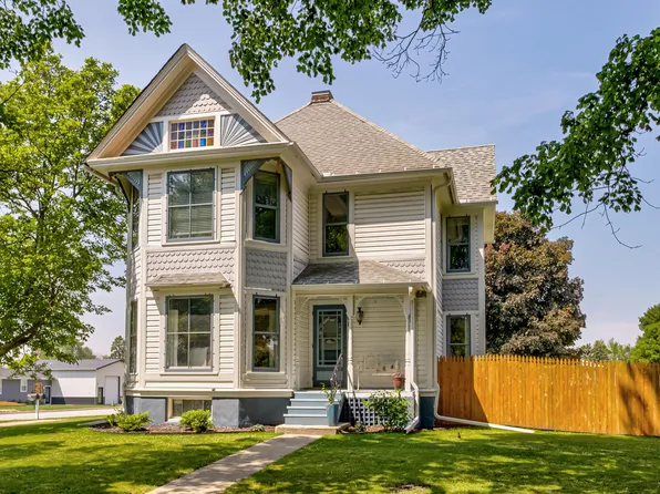 308 3rd Ave SW, State Center, IA 50247